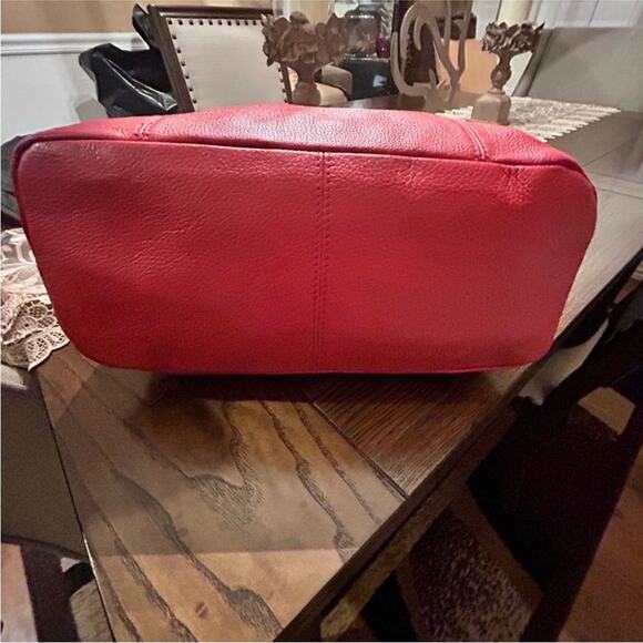 Vince Camuto Red Leather Women's Shoulder Handbag w dust bag - Picture 3 of 7